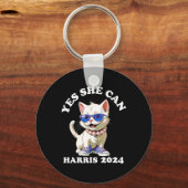 Ze kan Kamala Harris 2024 Cat Lady Sleutelhanger (Voorkant)