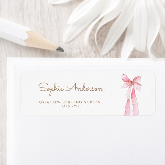 Ze knoopt de bruidsjonker bruidsuitnodiging adres etiket (Insitu)