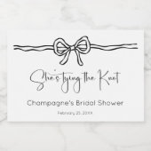 Ze Knoopt De Knoop Bruiloft Met Modern Schrift Sparkling Wijnetiket (Enkel label)