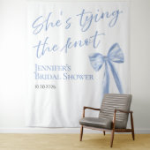 Ze knoopt de knoop door | Vrijgezellenfeest achter Wandkleed (In situ)