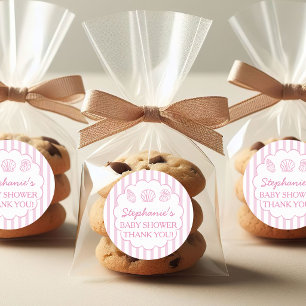 Ze komt hier gauw Roze Zeeschelpen Baby Shower Ronde Sticker