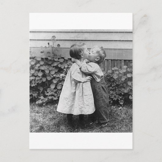 Ze krijgt de penny, hij krijgt de kus briefkaart (Voorkant)