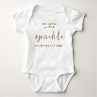 Ze laat een klein Sparkle™ Baby Shirt achter