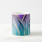 Ze laat een kleine penseelpenselen achter en glitt koffiemok (Center)