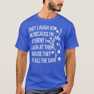 Ze lachen naar me omdat ik anders ben waar ik naar t-shirt