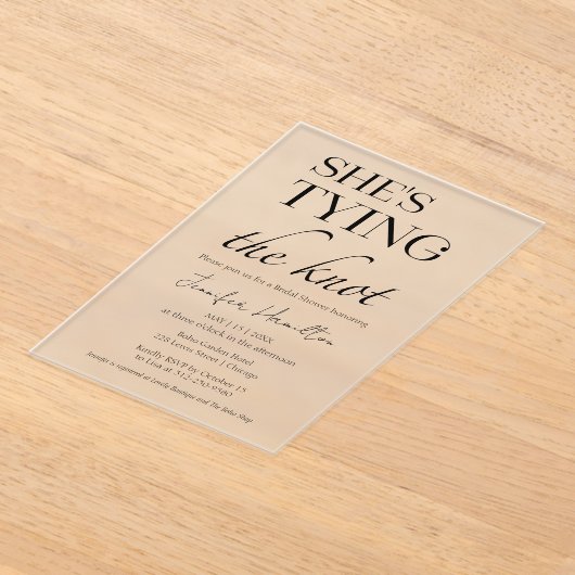 Ze legt de knoop vast | Zwart-wit Vrijgezellenfees Acryl Uitnodigingen (Laagn)