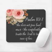 Ze maakt zich geen zorgen over de slechte nieuwsbr muismat (Met muis)