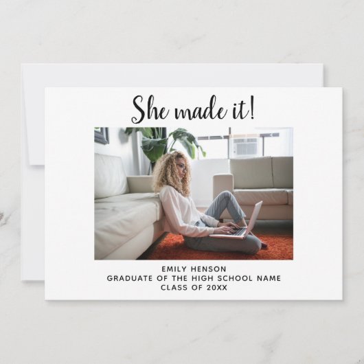 Ze maakte het Eenvoudige Afstuderen Foto Afstudere Aankondiging (Voorkant)