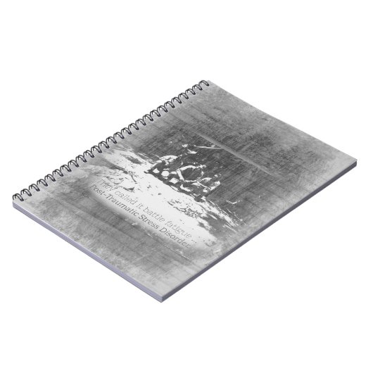 Ze noemden het Battle Fatigue PTSD Awareness Notitieboek (Linkerzijde)