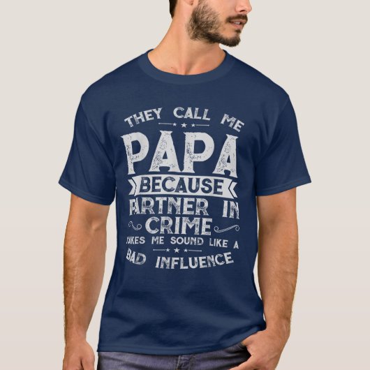 Ze noemen me Papa omdat de partner in misdaad T-shirt (Voorkant)