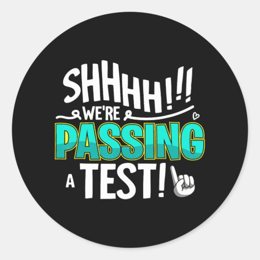 Ze pingen een test dag leraar student ronde sticker (Voorkant)