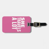 Ze reist veel, Pink Bagagelabel (Voorkant horizontaal)
