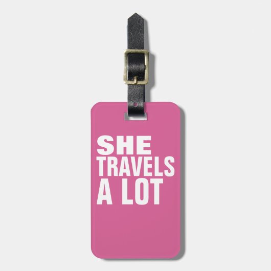 Ze reist veel, Pink Bagagelabel (Voorkant verticaal)