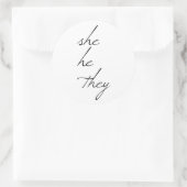 Ze schreef het script voor haar ronde sticker (Tas)