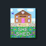 Ze Shed Woman Cave Garden Hut Persoonlijke naam Canvas Afdruk<br><div class="desc">Het 'Zij Shed' is het antwoord van de vrouw op de Man grot. Dit originele, mooie doekontwerp is voor vrouwen die graag naar hun eigen achtertuin ontsnappen. Het heeft een afbeelding van een schattig houten schuur, een witte hek, bleekstenen, een vliegende blauwvogel en een tuin bloemen. De woorden "Ze Shed"...</div>