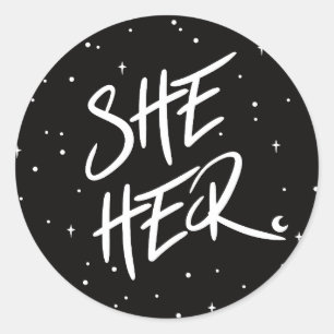 Ze speelt haar voornaamwoorden ronde sticker