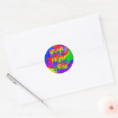 Ze spreekt haar regenboogdas Dye uit Ronde Sticker (Envelop)
