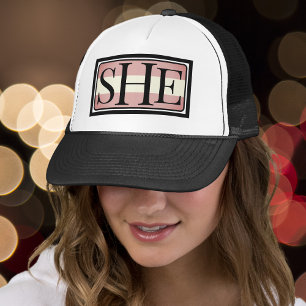 Ze spreekt haar transgender Trucker Hat uit Trucker Pet