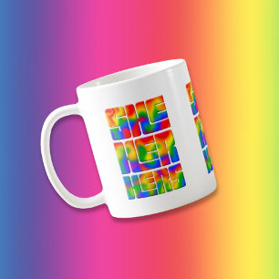 Ze spreekt haar voornaamwoorden regenboog uit koffiemok