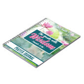 Ze spreekt met Wijsheid Verse Bloemen Custom Journ Notitieboek (Linkerzijde)