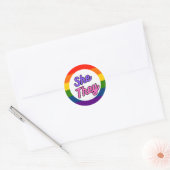 Ze spreekt Rainbow Queer Stickers uit (Envelop)