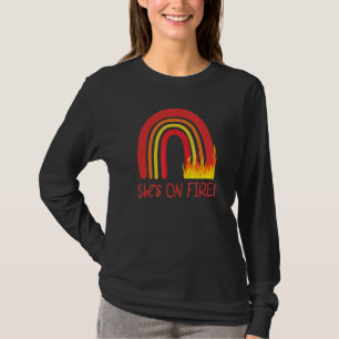 Ze staat op vuur Regenboogmoeders succesvolle verw T-shirt