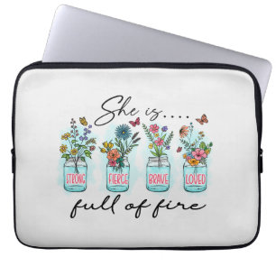 Ze staat vol vuur. laptop sleeve