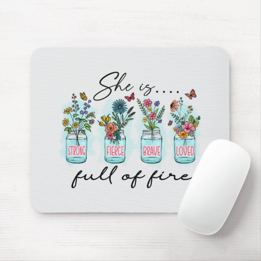 Ze staat vol vuur. muismat (Met muis)