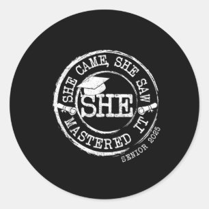 Ze studeerde af aan het Masters Degree Afstuderen Ronde Sticker