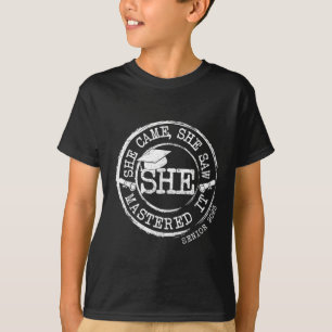 Ze studeerde af aan het Masters Degree Afstuderen  T-shirt