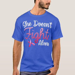Ze vecht niet alleen tegen borstkanker.. t-shirt