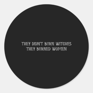 Ze verbrandden geen heksen, ze verbrandden vrouwen ronde sticker