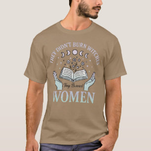 Ze verbrandden geen heksen, ze verbrandden vrouwen t-shirt