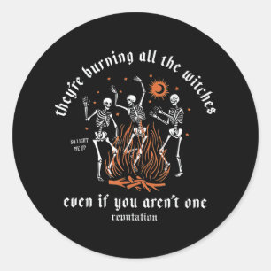 Ze verbranden alle heksen van Halloween Ronde Sticker