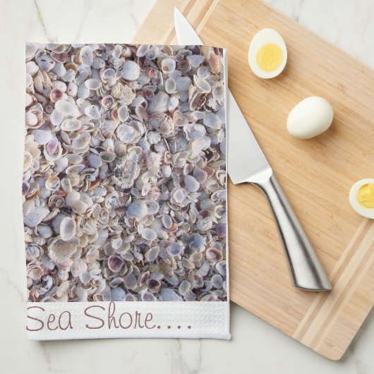 Ze verkoopt zeeschelpen door de Zee Shore Towel Theedoek (Quarter Fold)