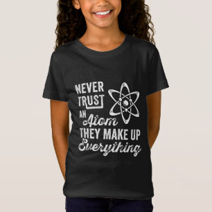 Ze vertrouwen nooit op een Atom, ze maken alles op T-shirt