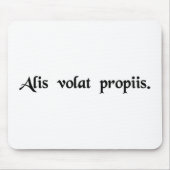 Ze vliegt met haar eigen vleugels muismat (Voorkant)