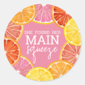 Ze vond haar belangrijkste knuffel bruidsdouche ronde sticker (Voorkant)