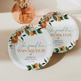 Ze vond haar belangrijkste squeeze citrus vrijgeze papieren bordje