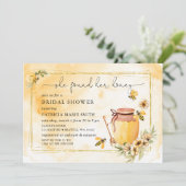 Ze vond haar Honey Floral Bee Vrijgezellenfeest Kaart (Staand voorkant)