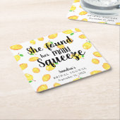 Ze vond haar hoofdpleister op het Vrijgezellenfees Kartonnen Onderzetters (Schuin)