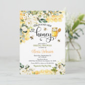 Ze vond haar uitnodiging voor een honingbruidsdouc (Staand voorkant)