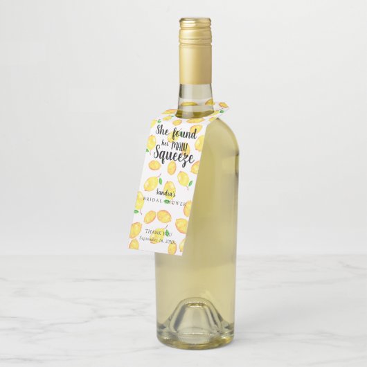 Ze vond haar Vrijgezellenfeest op het hoofdplein Flessenhanger (Schuin)