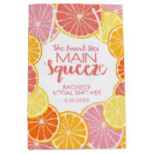 Ze vond haar Vrijgezellenfeest op het hoofdplein Medium Cadeauzakje (Voorkant)