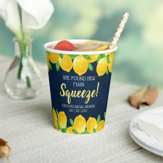 Ze vond haar Vrijgezellenfeest op het hoofdplein Papieren Bekers (Insitu)