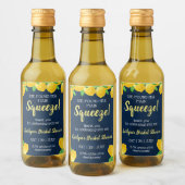 Ze vond haar Vrijgezellenfeest op het hoofdplein Wijn Etiket (Flessen)