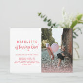 Ze wordt er een | Blush Roze 1e Verjaardag Foto Kaart (Staand voorkant)