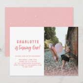 Ze wordt er een | Blush Roze 1e Verjaardag Foto Kaart (Voorkant / Achterkant)