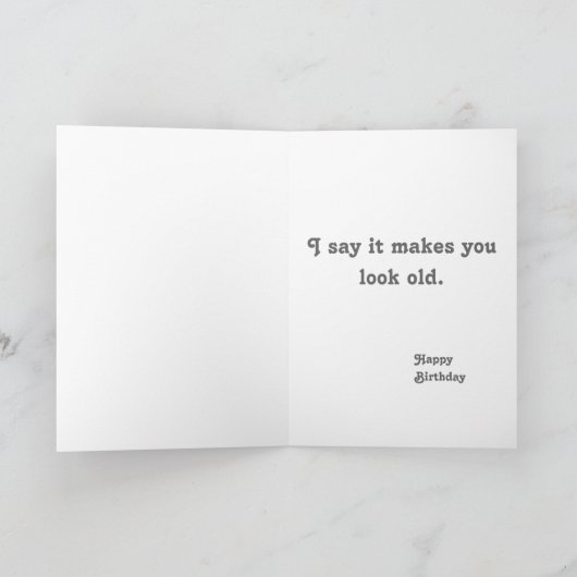 Ze zeggen dat grijs haar je onderscheidend maakt. kaart (Binnen)