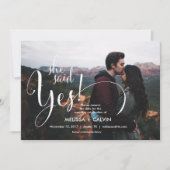 ze zegt ja Bewaar de datum kalligrafie kaart v2 (Voorkant)